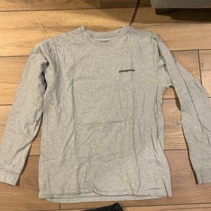 Patagonia Long Sleeve Gray Small